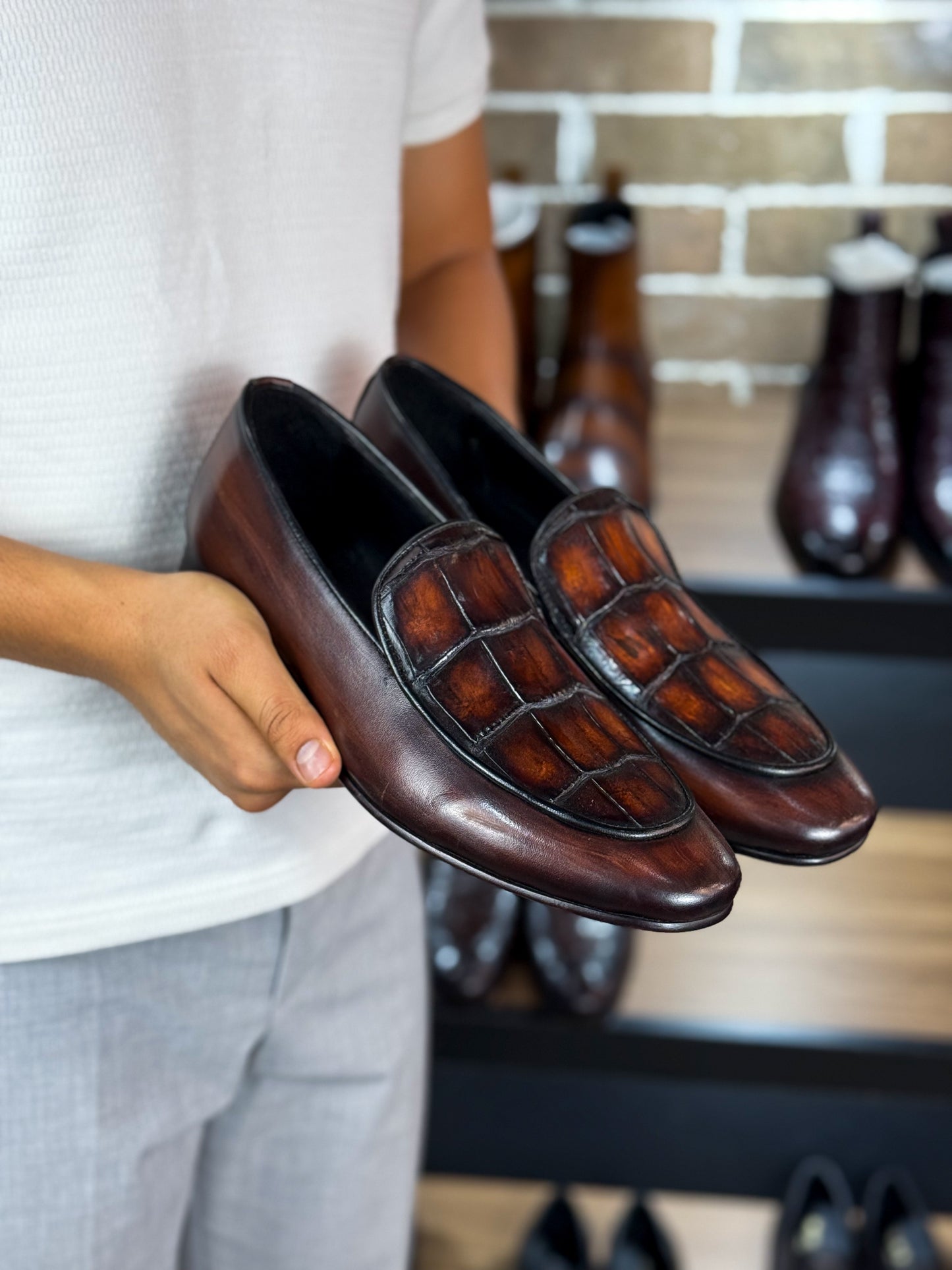 RICHARD CROCO & LEATHER BROWN