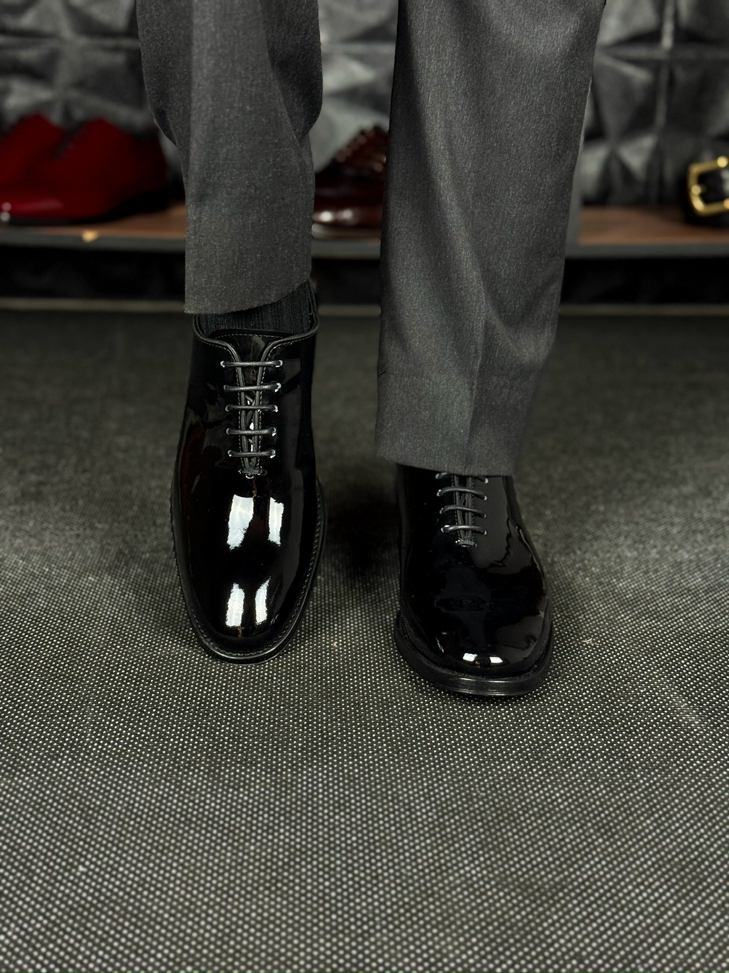 BLACK CHAROL WHOLECUT HUGO