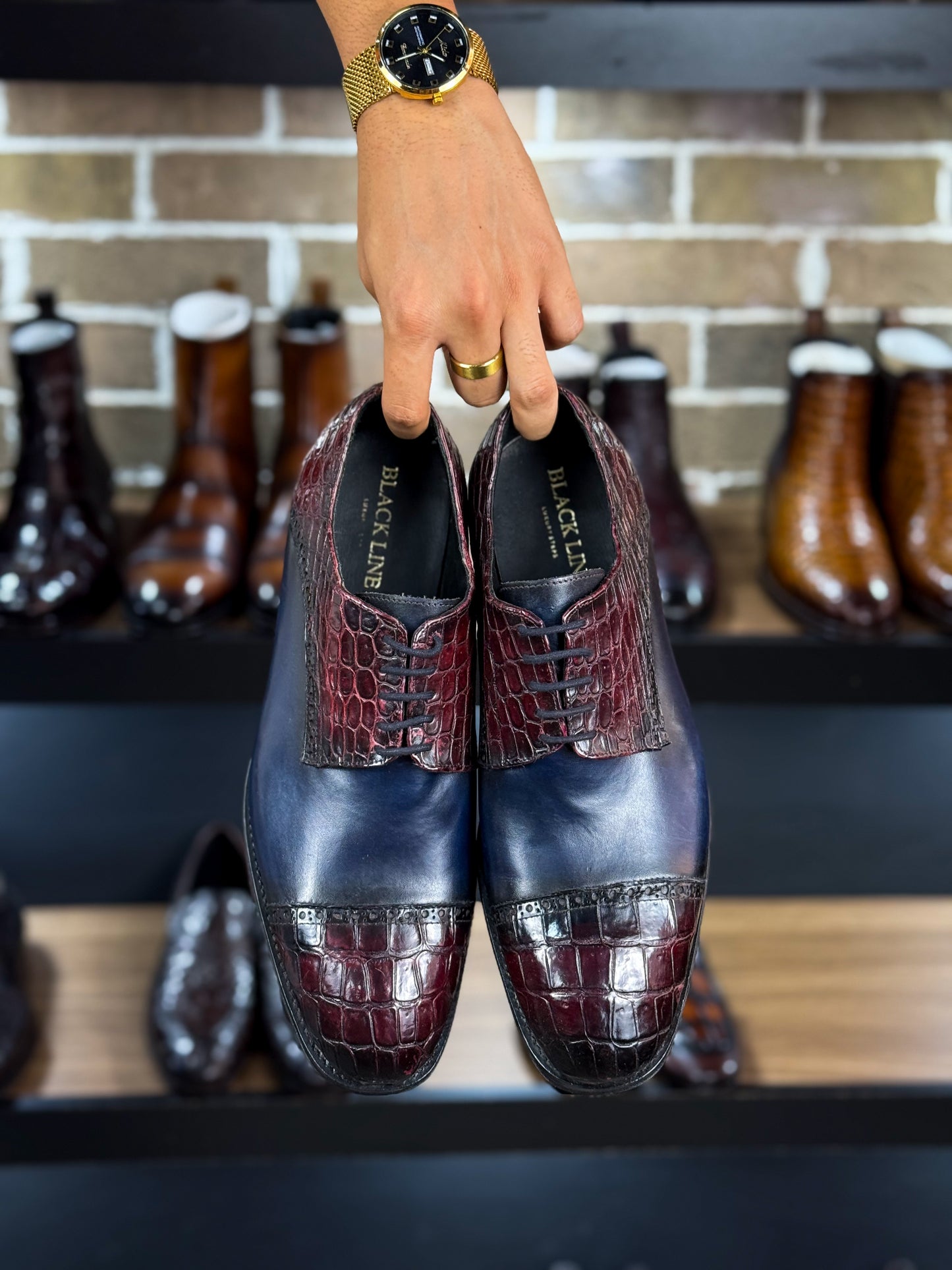 BLUE AND RED CROCO & LEATHER SAUL