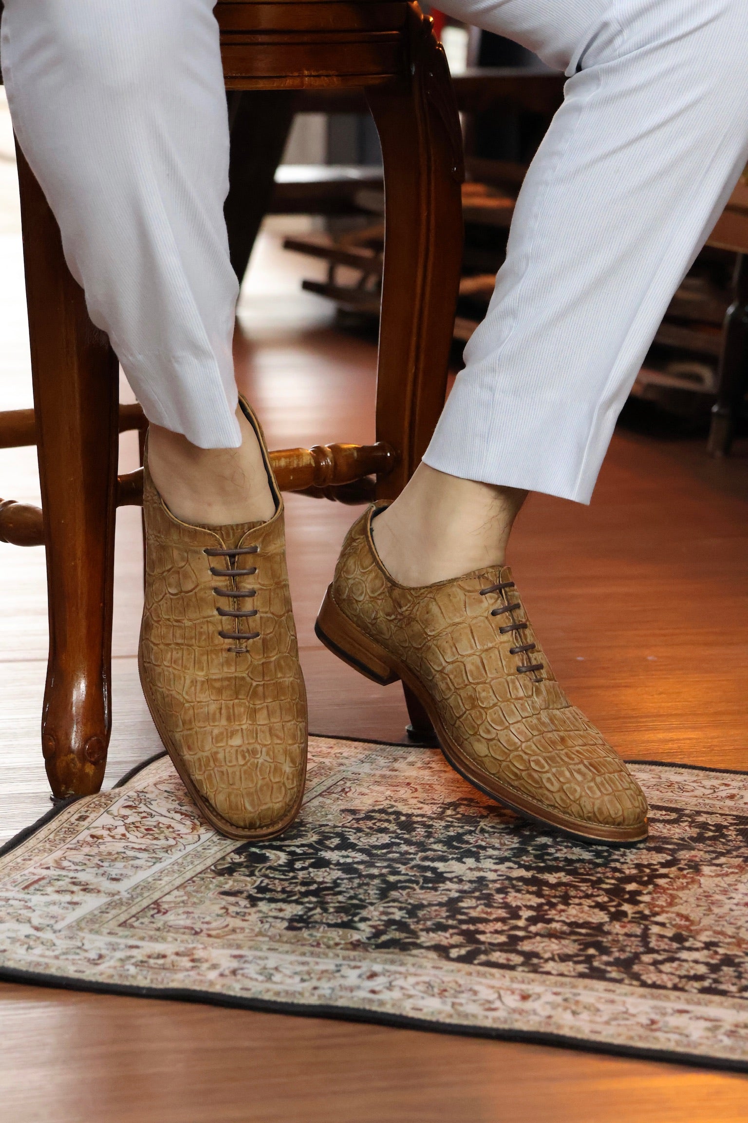HUGO WHOLECUT COCODRILO NOBUCK BEIGE