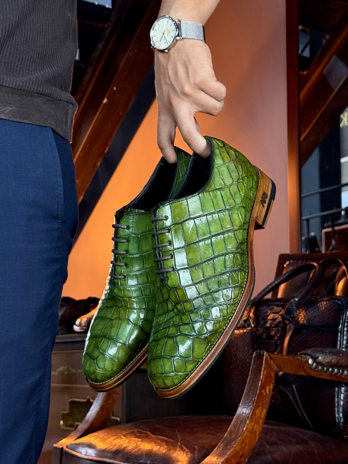 HUGO WHOLECUT COCODRILO SIAMES