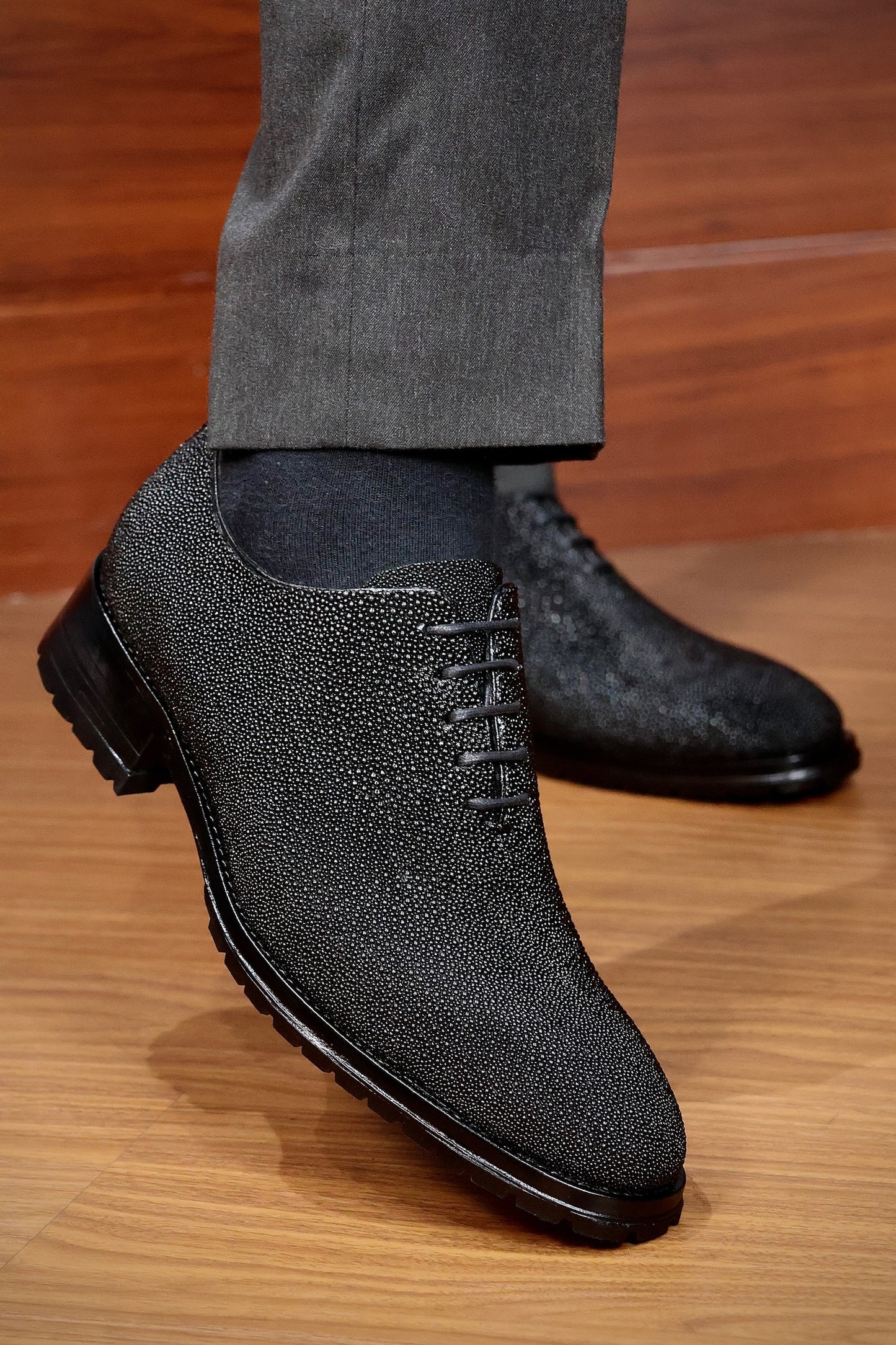 HUGO WHOLECUT MANTARRAYA BLACK (TRACK)