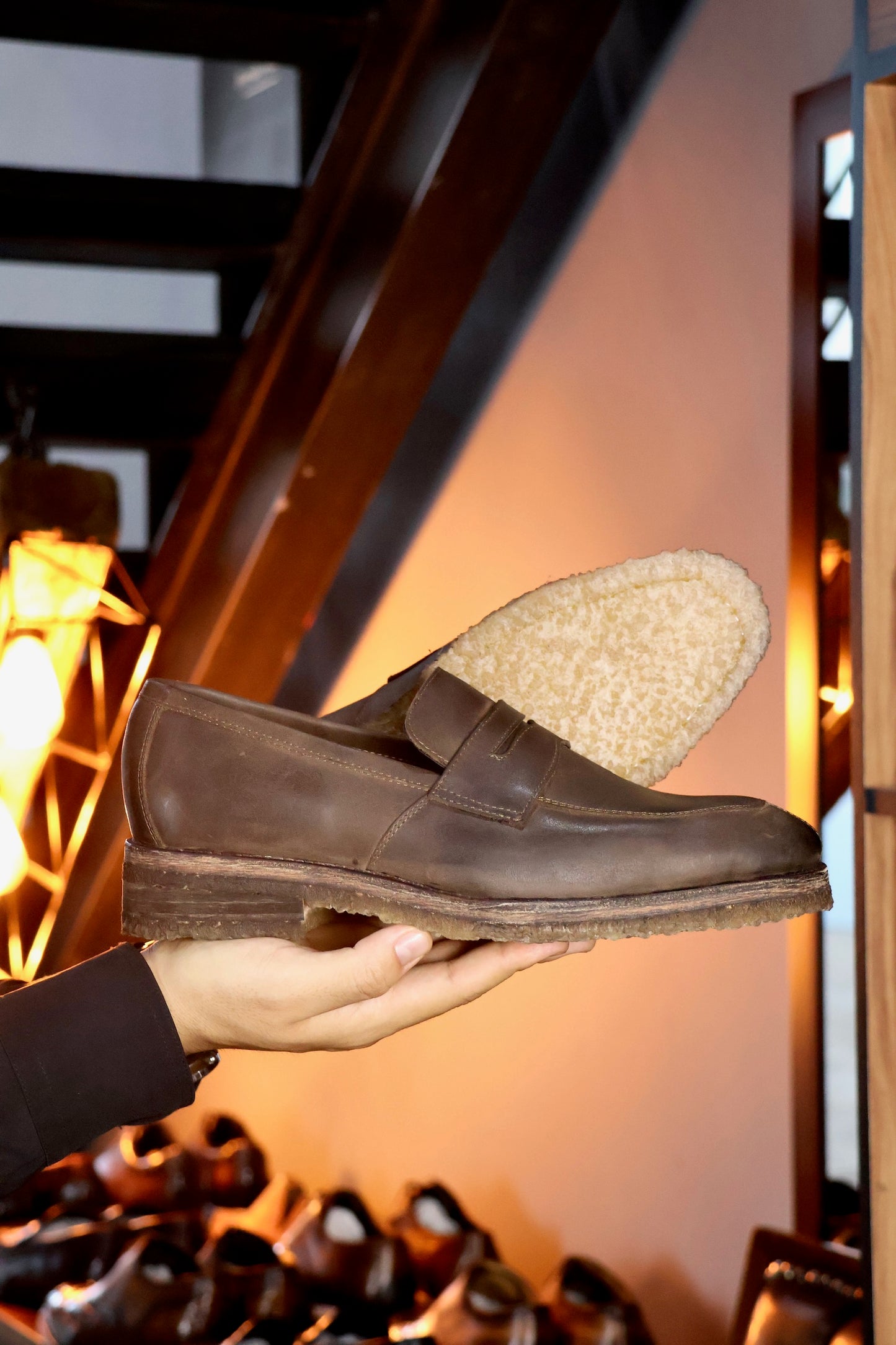 DORIAN PIEL CREZY DARK BROWN  W/DOBLE SUELA CREPÉ
